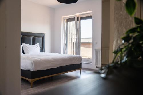 Ένα ή περισσότερα κρεβάτια σε δωμάτιο στο Skylark - Vancouver Penthouse Premium with Jacuzzi and Panoramic View