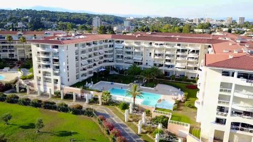 Appartement terrasse piscine et accès plage photo 8