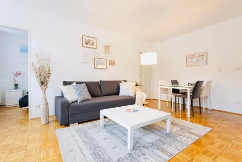 Market, Metro, City Center by JR City Apartments