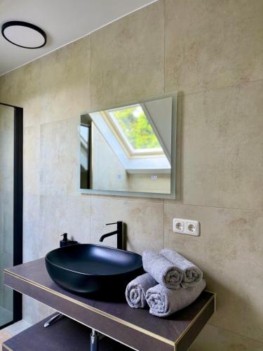 a bathroom with a black sink and a mirror at Ferienwohnung DanVie in Varel