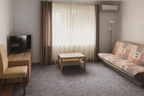 TV a/nebo společenská místnost v ubytování Family 2-rooms Apartment