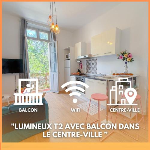ein Wohnzimmer mit Küche und Esszimmer in der Unterkunft Le Rosy By ApiRent #Balcon #Wifi #Centre-ville in Cannes