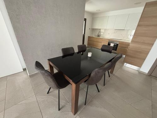 Una cocina o cocineta en Thalia Residence Flat