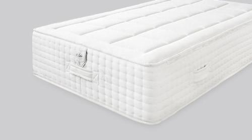 a white plastic crate on a white background at Hôtel des Trois Rois in Le Locle