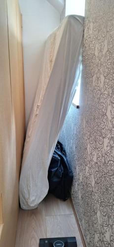 a bed with a sheet on it next to a bag at Ferienhaus für max6Gäste 2Kids 4Erwn in Haller