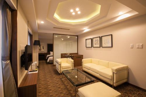 Χώρος καθιστικού στο Fukuoka Toei Hotel