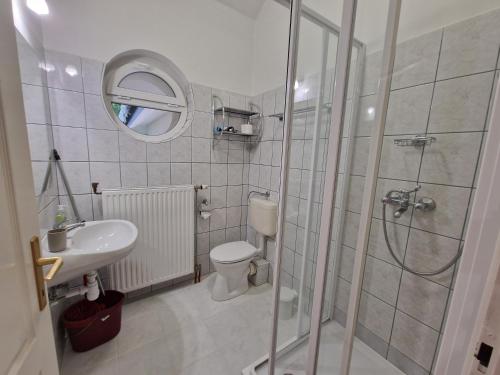 Kúpeľňa v ubytovaní Villa Letícia Siófok