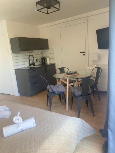 a kitchen and dining room with a table and chairs at Apartamenty Na Klifie Przystań 18 Chłapowo in Władysławowo