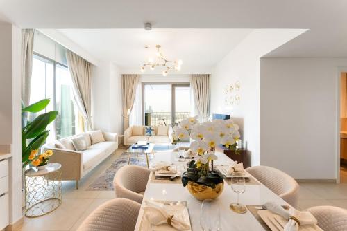 Downtown Views II 2 Bedroom with City Skyline and Sea Views