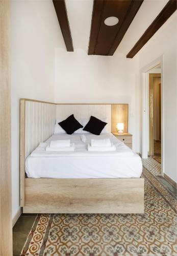 Catalan Charm 3BR w 15 Baths