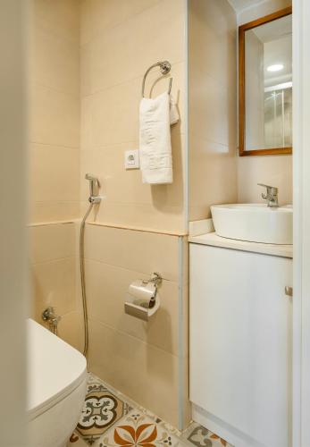Catalan Charm 3BR w 15 Baths