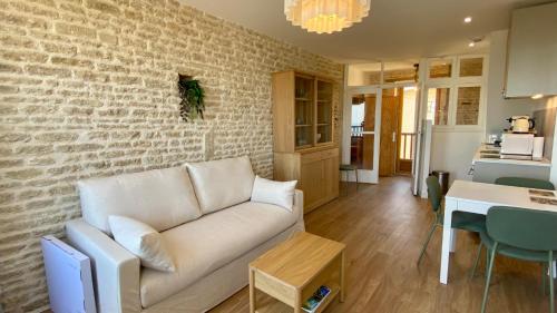 Kuchyň nebo kuchyňský kout v ubytování L'Hirondelle