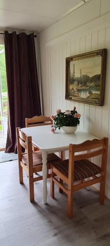 a table with a bowl of flowers on top of it at Romsdalseggen Camping in Isfjorden
