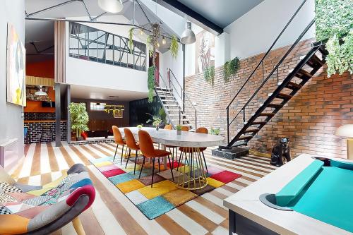 Χώρος καθιστικού στο Loft Unique au Design Contemporain