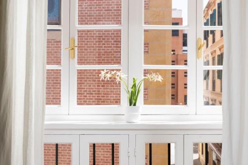 Central and Spacious Apartment with Parking on-site