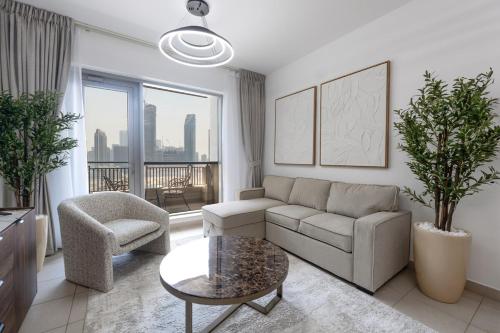 2 Bedroom Apartment BLVD Central 1 with Boulevard Views