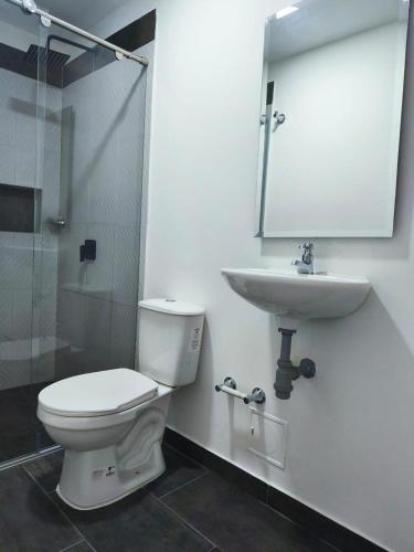Bilik mandi di Hotel Casa Camoa