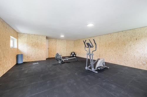 Fitness centrum a/nebo fitness zařízení v ubytování Refúgio do Ermal