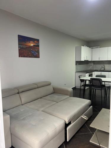 Кухня або міні-кухня у Sunset Apartment