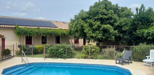 Πισίνα στο ή κοντά στο Mas La Gentille ,,, à la campagne , beautiful outdoor , swimming pool , pool house , Nice green Garden , BBQ ,,, only for you , pour passer un séjour inoubliable