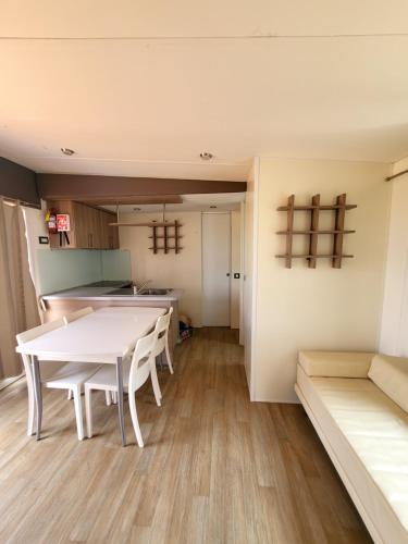 a kitchen and dining room with a table and chairs at VioVillas Agriturismo Glamping Arezzo in Arezzo
