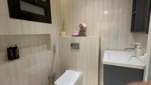 Bilik mandi di Sukna 3 One bedroom and living room