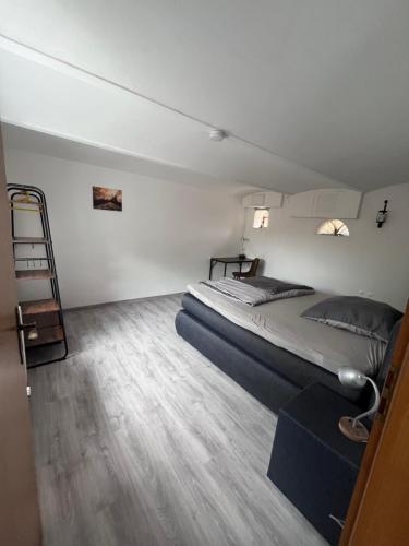 Una cama o camas en una habitación de Niederrhein Kaue