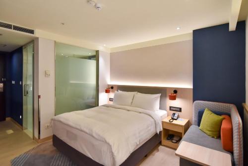 Holiday Inn Express Taipei Train Station by IHGにあるベッド