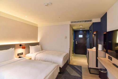 Holiday Inn Express Taipei Train Station by IHGにあるベッド