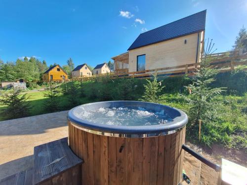 Gambar di galeri bagi Dolina Narie - Domki z Jacuzzi di Bogaczewo
