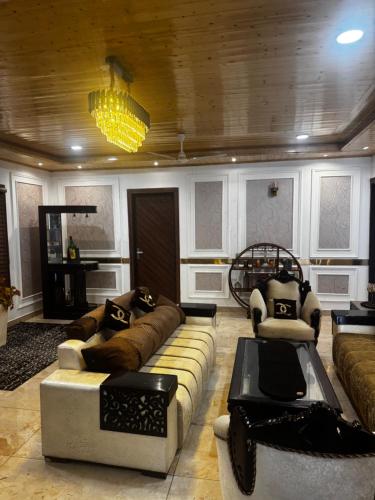 a large living room with couches and a chandelier at The Ivyview Villa Kumarhatti Barog Near Kasauli in Barog