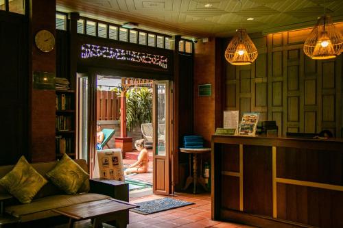 Η κουζίνα ή μικρή κουζίνα στο Lamphu Tree House Boutique Hotel