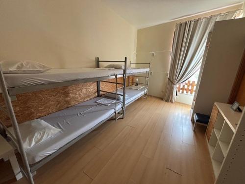 Postel nebo postele na pokoji v ubytování Garden Hostel