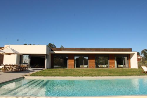 Bazén v ubytování Lusus Wine House - Refúgio vínico com piscina no Dão nebo v jeho okolí