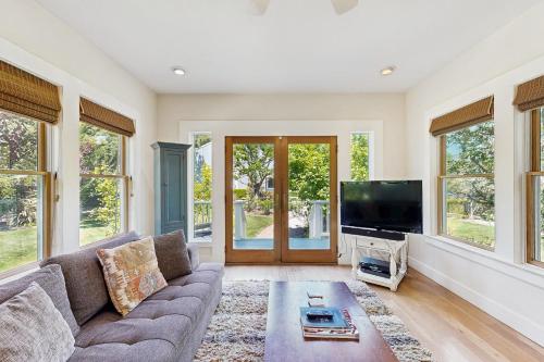 a living room with a couch and a flat screen tv at Starlite Vineyard Escape in Geyserville