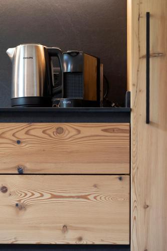 a coffee pot sitting on top of a wooden cabinet at Casa Montana in Commezzadura