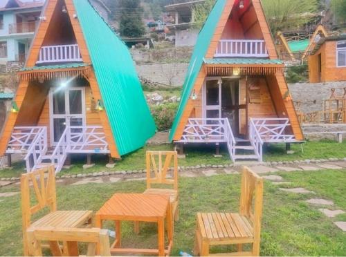 El edificio en el que está el chalet de montaña