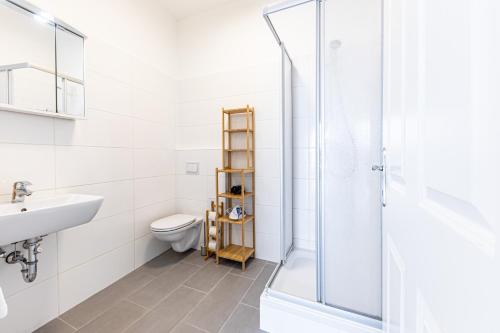 CALM & EASY by JR City Apartments