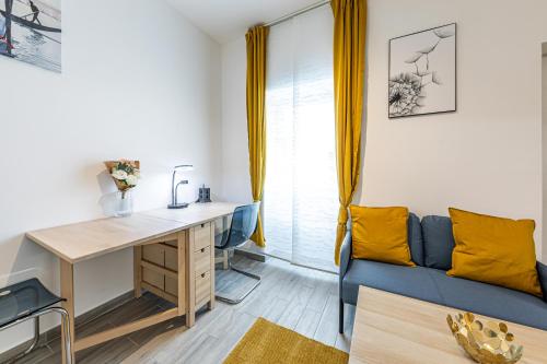 CALM & EASY by JR City Apartments