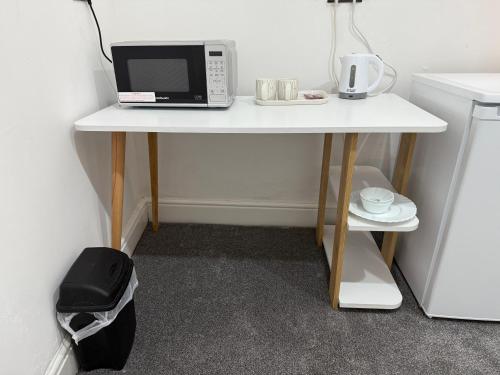 En-suite Rooms in beautiful Bournville Villageにあるキッチンまたは簡易キッチン
