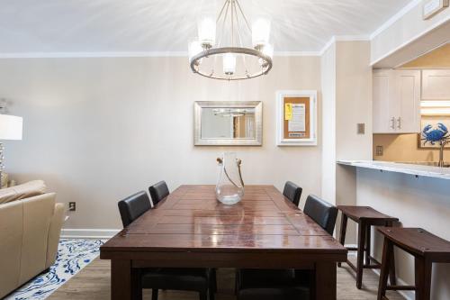 Φωτογραφία από το άλμπουμ του Oceanfront Condo with Stunning Views and Great Location σε Kill Devil Hills