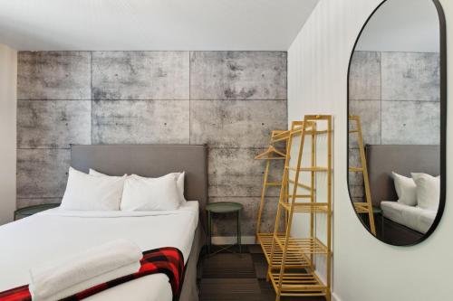 Postel nebo postele na pokoji v ubytování Auberge Manitonga