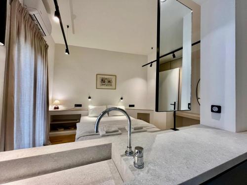 Chic Central Gem Walk to Acropolis in 10 minutes