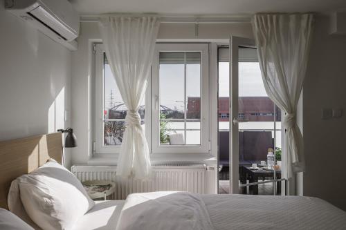 Spacious 4-Story Home with Sauna & Garden