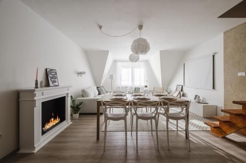 Fotografie z fotogalerie ubytování Spacious 4-Story Home with Sauna & Garden v Praze
