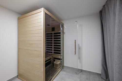 Fotografie z fotogalerie ubytování Spacious 4-Story Home with Sauna & Garden v Praze