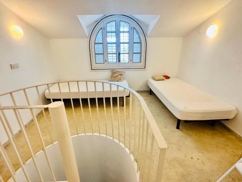 a small room with a bed and a window at Global Immo 8010 Montclar in Roses