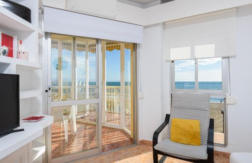 Great Location and Frontal Sea View Fuengirola