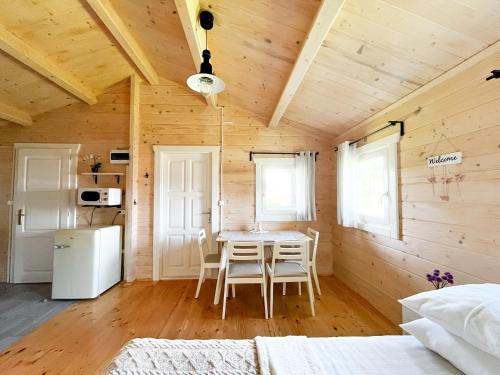 Domki Letniskowe drewniane Szënodo na Sosnowej w Dębinie