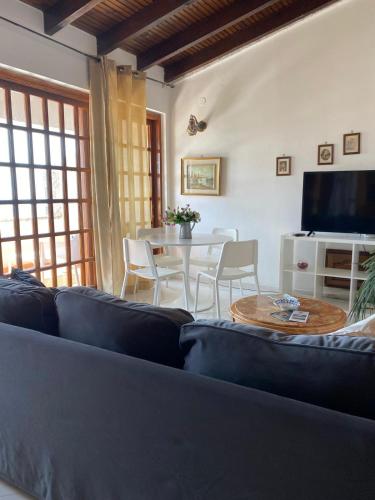 Μια τηλεόραση ή/και κέντρο ψυχαγωγίας στο Scario house